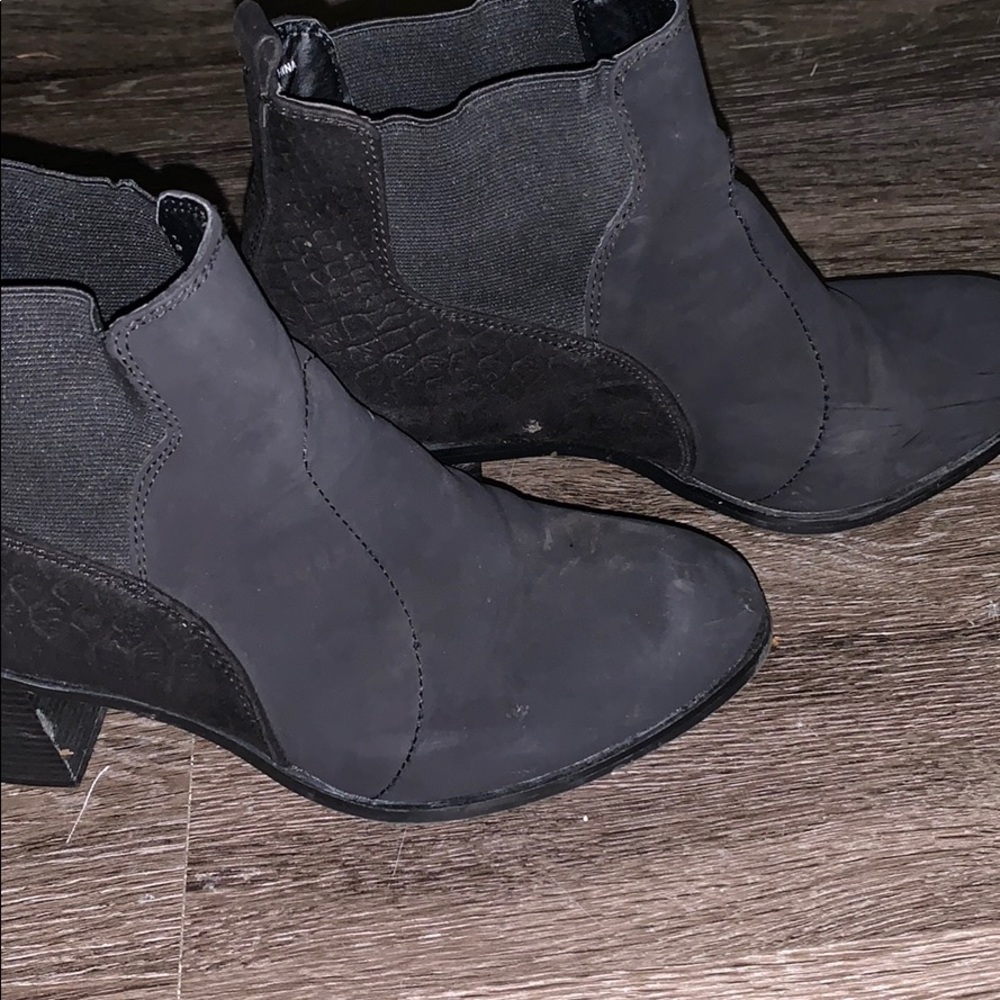 Black heeled Chelsea booties